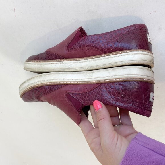 UGG Australia Hadria Croc Embossed Red Leather Loafers Women’s Size 7 Slip On - Picture 7 of 9